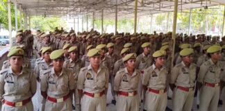 पुलिस लाइन में आधारभूत प्रशिक्षण प्राप्त कर चुके आरक्षी एवं महिला आरक्षियों को उनके आवंटित थानों के लिए किया गया खाना