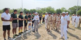 जिला स्पोर्ट्स स्टेडियम सोनेपुर,चित्रकूट में 29वीं प्रयागराज जोन अंतर्जनपदीय वार्षिक फुटबॉल(महिला/पुरूष) प्रतियोगिता का भव्य शुभारंभ