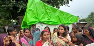 बाढ़ पीड़ितों के बीच पहुंचीं अर्चना नितिन उपाध्याय, राहत सामग्री बांटकर बढ़ाया मदद का हाथ