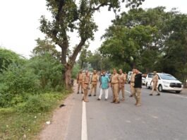 पुलिस अधीक्षक चित्रकूट अरुण कुमार सिंह ने गुरुवार को थाना भरतकूप क्षेत्र के रौली कल्याणपुर में प्रस्तावित नवीन पुलिस चौकी की स्थापना के लिए चिन्हित भूमि का स्थलीय किया निरीक्षण